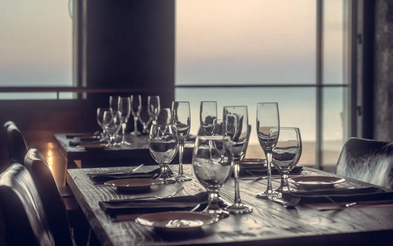 Pledge Scape Hotel Negombo