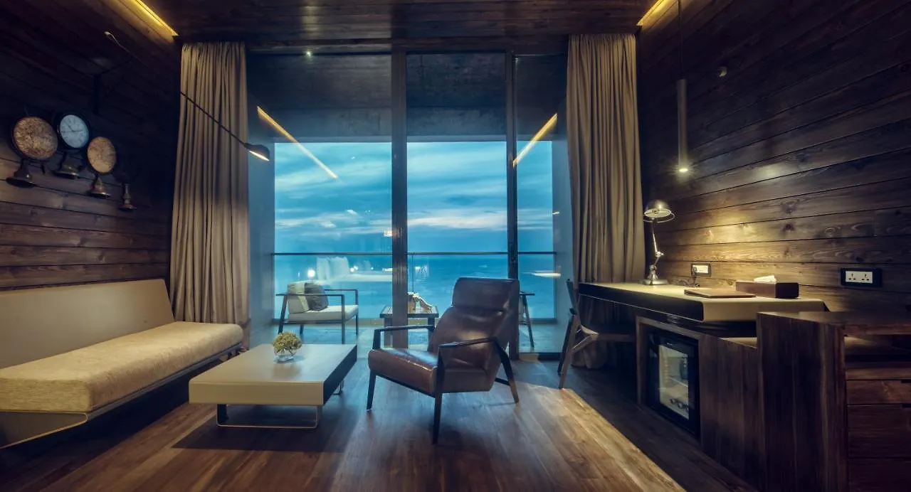 Pledge Scape Hotel Negombo